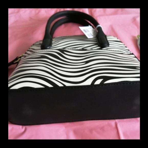 NWT Black & White Zebra Print Stylish Handbag - Picture 5 of 5